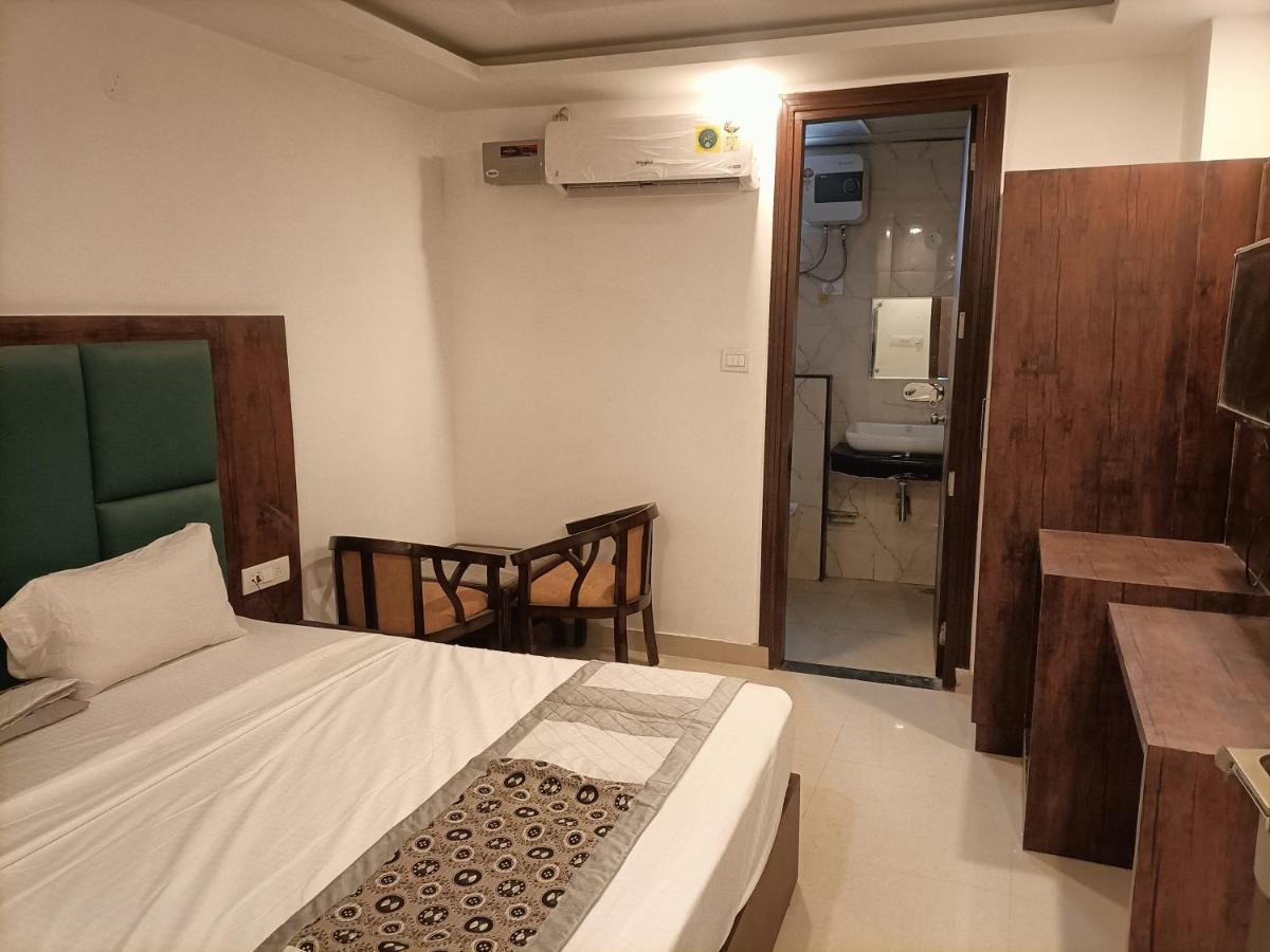 Family Hotel Tark Near Igi Airport Delhi New Delhi Bagian luar foto