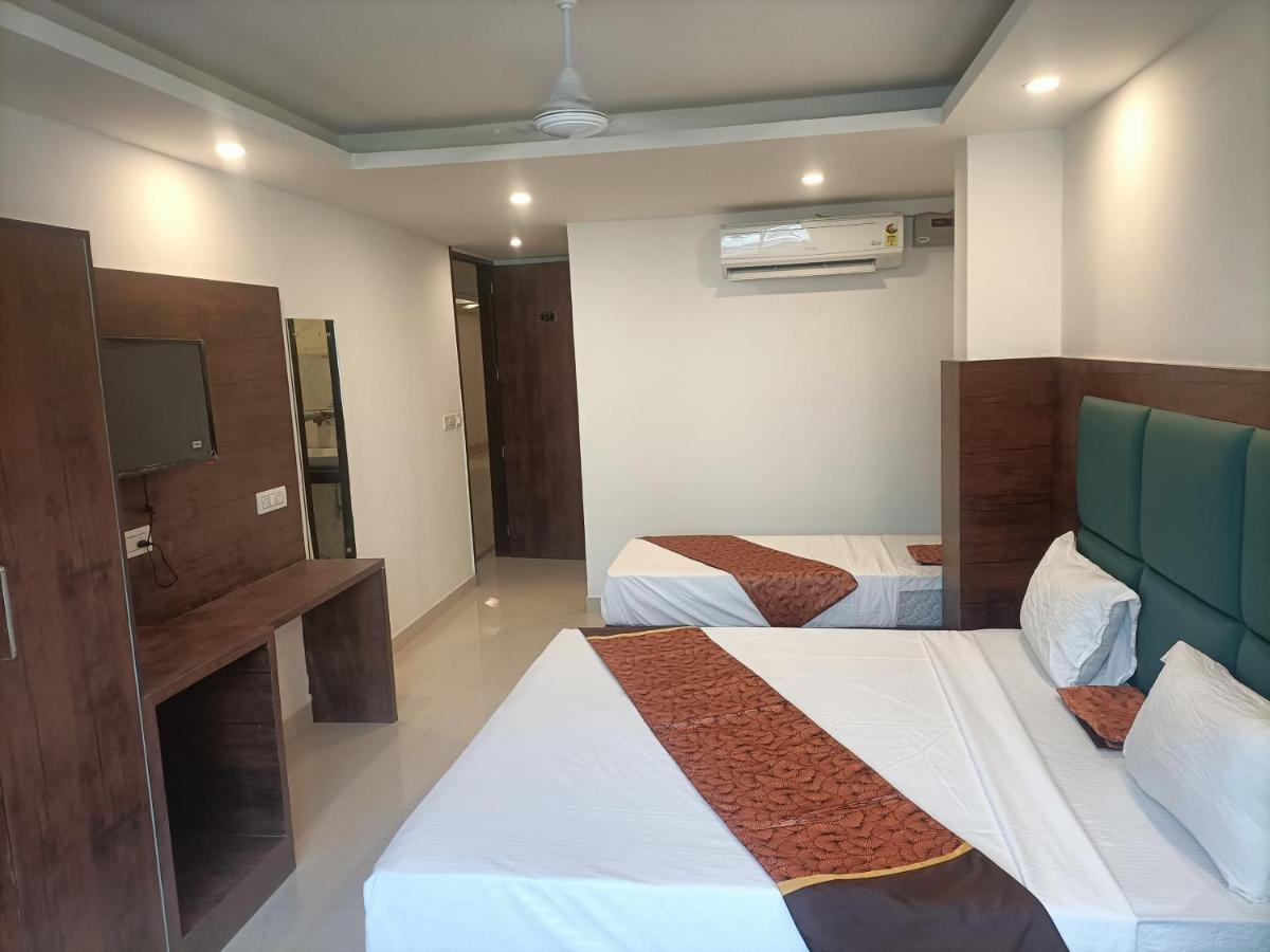 Family Hotel Tark Near Igi Airport Delhi New Delhi Bagian luar foto