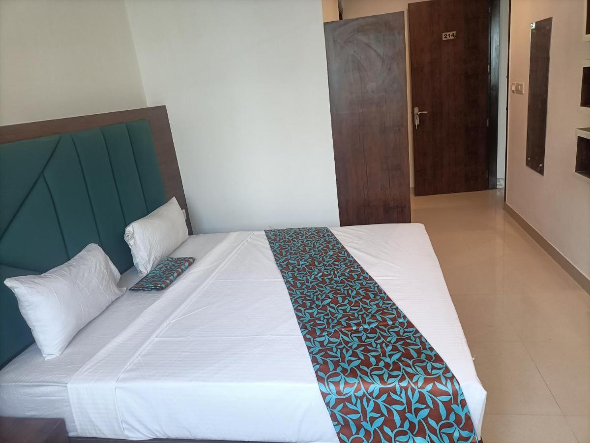 Family Hotel Tark Near Igi Airport Delhi New Delhi Bagian luar foto