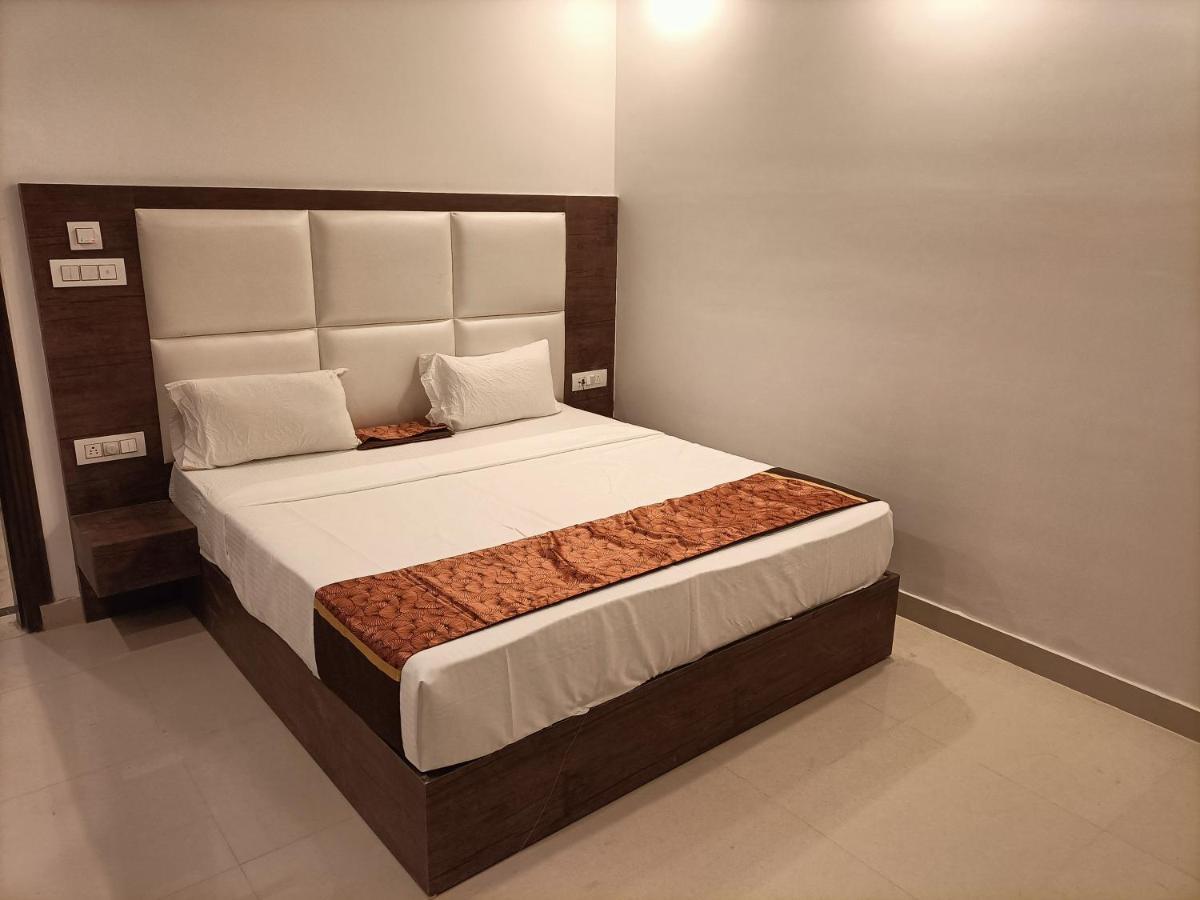 Family Hotel Tark Near Igi Airport Delhi New Delhi Bagian luar foto