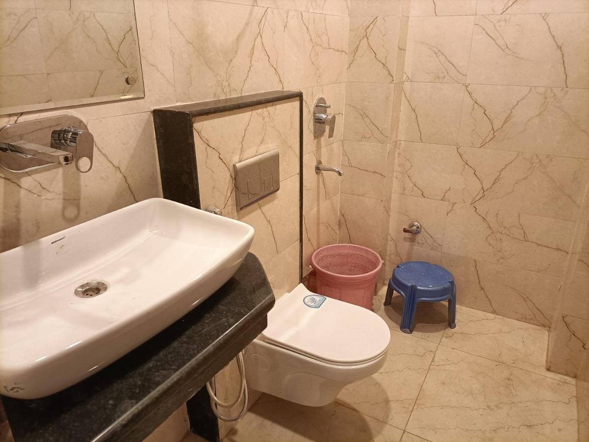 Family Hotel Tark Near Igi Airport Delhi New Delhi Bagian luar foto