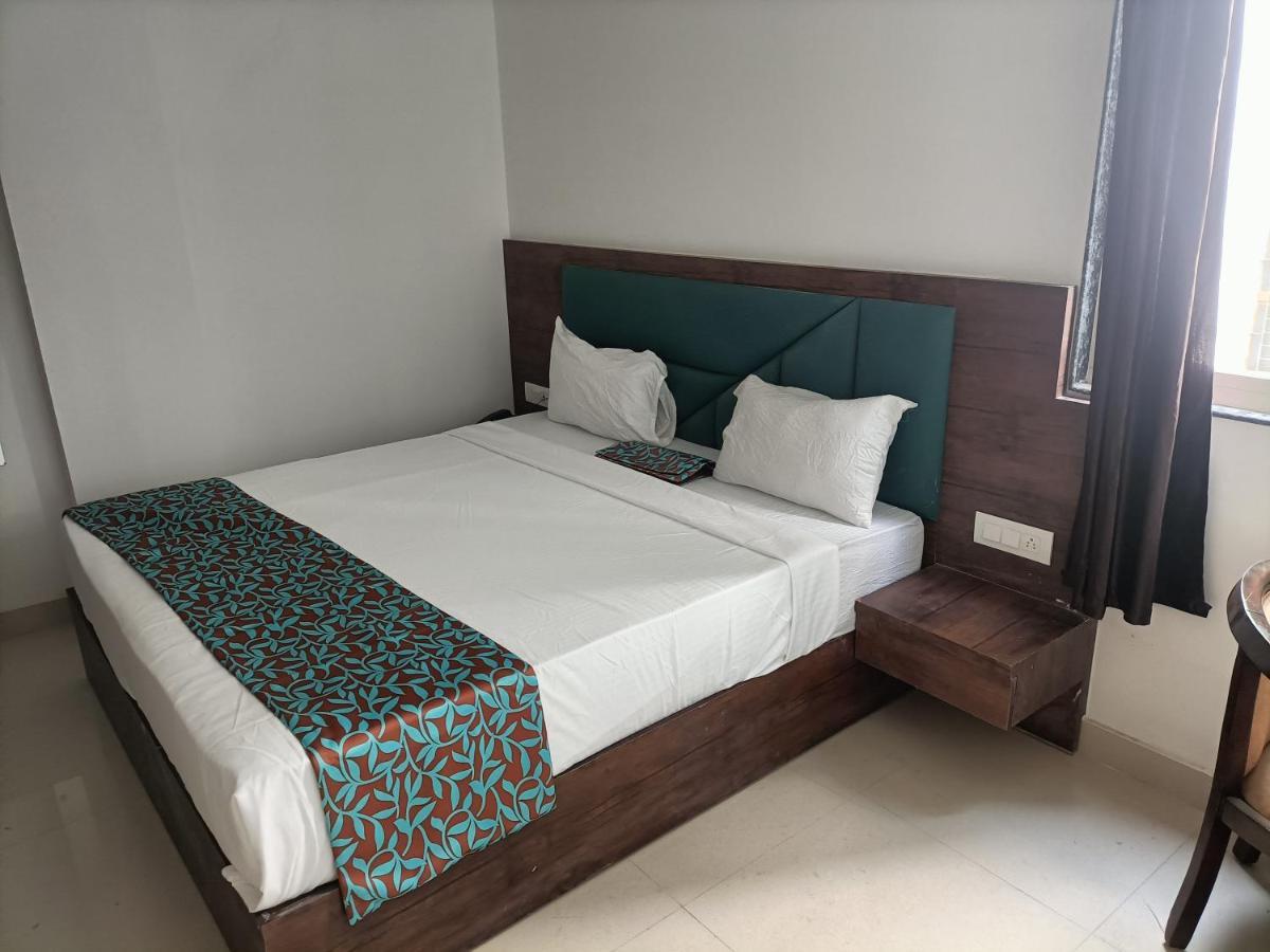 Family Hotel Tark Near Igi Airport Delhi New Delhi Bagian luar foto
