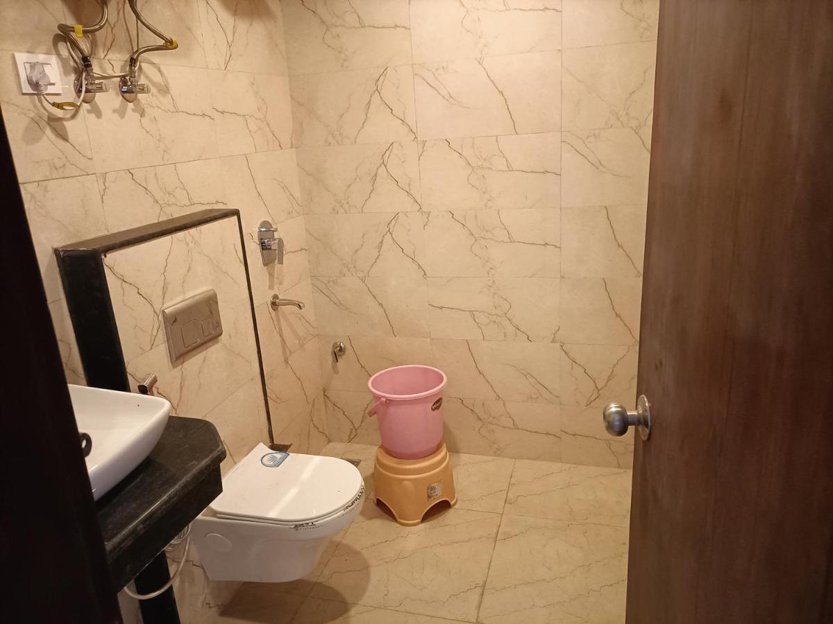 Family Hotel Tark Near Igi Airport Delhi New Delhi Bagian luar foto