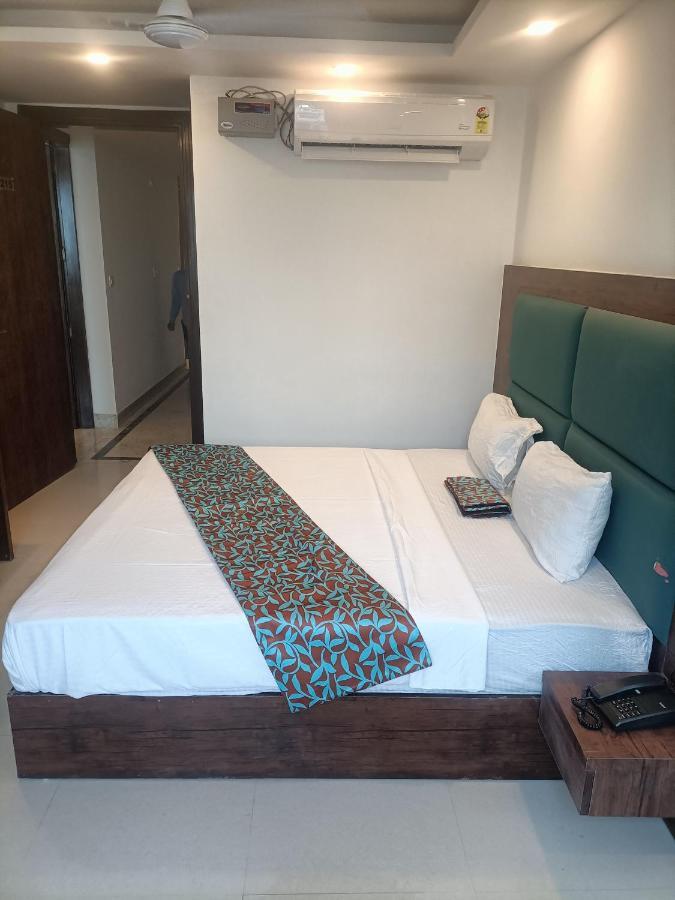 Family Hotel Tark Near Igi Airport Delhi New Delhi Bagian luar foto