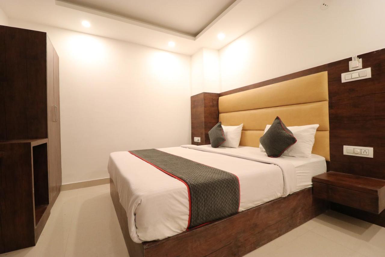 Family Hotel Tark Near Igi Airport Delhi New Delhi Bagian luar foto